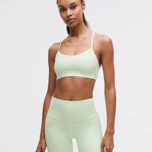 Lululemon Women's Green Matcha Magic Flow Y Bra Size 6 NWT